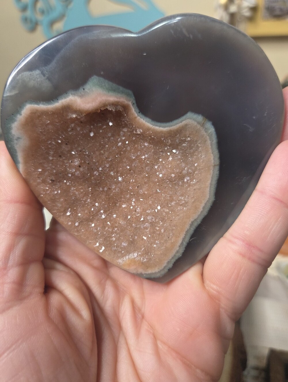 Druzy Agate Heart ( Harmon) 4 In - Picture 3 of 5
